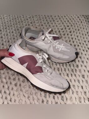 New Balance 327 Women’s Light Gray and Mauve Runner Sneakers